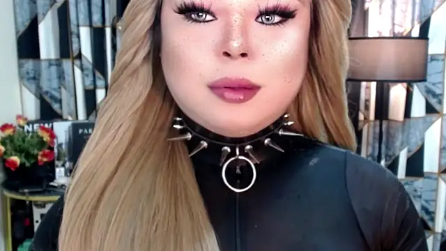 Snapshot of Mistress_DOMnicaaxx chatting on September 14, 6:19 pm Mistress DOMnicaaxx online show from September 14, 6:19 pm