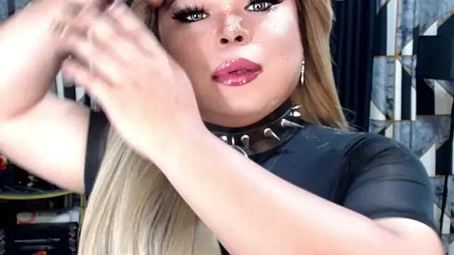 Snapshot of Mistress_DOMnicaaxx chatting on November 2, 3:39 pm Mistress DOMnicaaxx online show from November 2, 3:39 pm