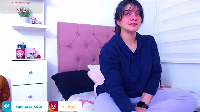 Snapshot of Vannessa__Shy chatting on September 10, 10:53 pm Vannessa Shy online show from September 10, 10:53 pm