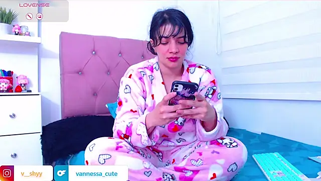 Snapshot of Vannessa__Shy chatting on September 28, 3:02 am Vannessa Shy online show from September 28, 3:02 am