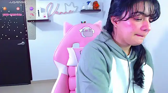 Snapshot of Vannessa__Shy chatting on March 13, 9:59 pm Vannessa Shy online show from March 13, 9:59 pm