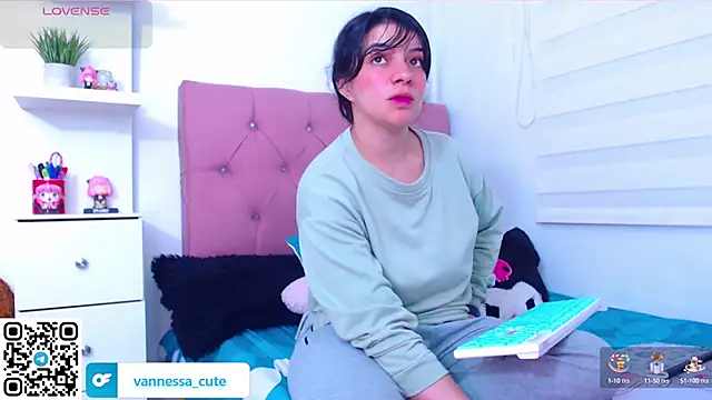 Snapshot of Vannessa__Shy chatting on September 21, 9:53 pm Vannessa Shy online show from September 21, 9:53 pm