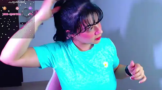 Snapshot of Vannessa__Shy chatting on February 25, 12:25 am Vannessa Shy online show from February 25, 12:25 am