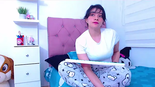 Snapshot of Vannessa__Shy chatting on September 22, 11:33 pm Vannessa Shy online show from September 22, 11:33 pm