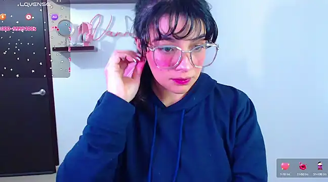 Snapshot of Vannessa__Shy chatting on February 13, 10:00 pm Vannessa Shy online show from February 13, 10:00 pm