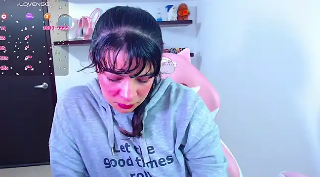 Snapshot of Vannessa__Shy chatting on February 11, 10:07 pm Vannessa Shy online show from February 11, 10:07 pm