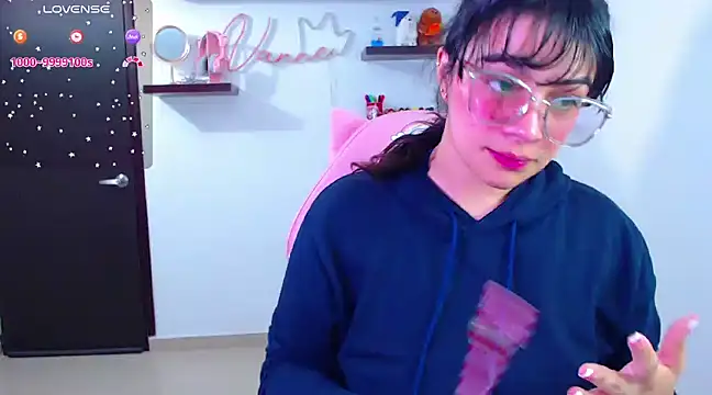 Snapshot of Vannessa__Shy chatting on February 18, 8:58 pm Vannessa Shy online show from February 18, 8:58 pm