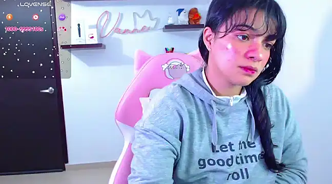 Snapshot of Vannessa__Shy chatting on March 12, 8:41 pm Vannessa Shy online show from March 12, 8:41 pm