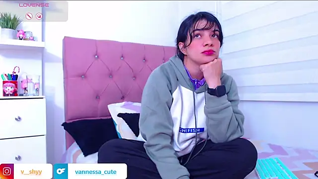 Snapshot of Vannessa__Shy chatting on September 26, 12:28 am Vannessa Shy online show from September 26, 12:28 am