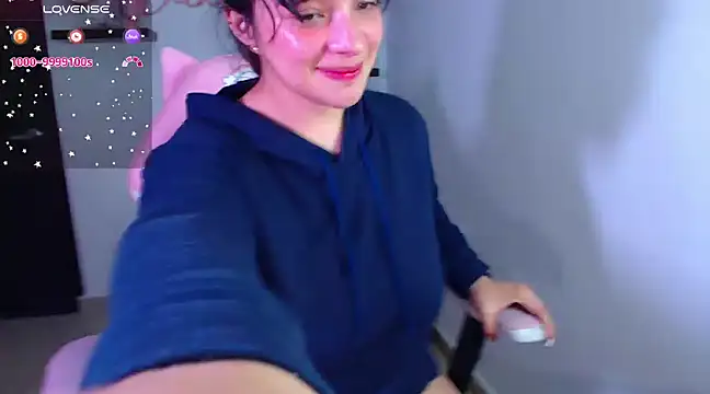 Snapshot of Vannessa__Shy chatting on February 19, 12:03 am Vannessa Shy online show from February 19, 12:03 am