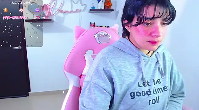 Snapshot of Vannessa__Shy chatting on February 22, 3:58 pm Vannessa Shy online show from February 22, 3:58 pm