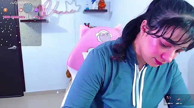 Snapshot of Vannessa__Shy chatting on February 25, 9:37 pm Vannessa Shy online show from February 25, 9:37 pm