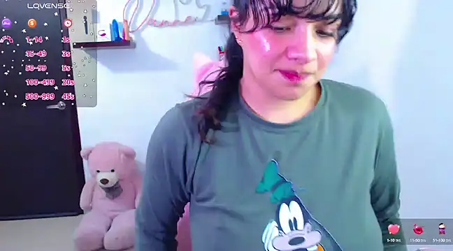 Snapshot of Vannessa__Shy chatting on March 4, 11:00 pm Vannessa Shy online show from March 4, 11:00 pm