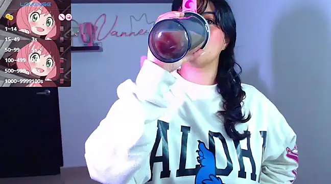 Snapshot of Vannessa__Shy chatting on March 17, 9:24 pm Vannessa Shy online show from March 17, 9:24 pm