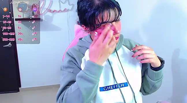 Snapshot of Vannessa__Shy chatting on February 28, 11:56 pm Vannessa Shy online show from February 28, 11:56 pm