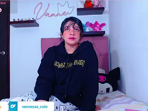 Snapshot of Vannessa__Shy chatting on October 30, 11:12 pm Vannessa Shy online show from October 30, 11:12 pm