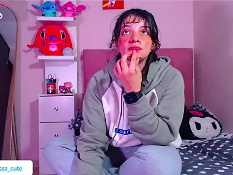 Snapshot of Vannessa__Shy chatting on November 28, 12:11 am Vannessa Shy online show from November 28, 12:11 am