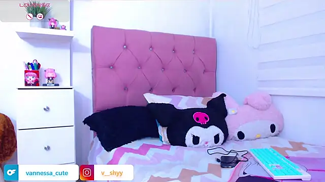 Snapshot of Vannessa__Shy chatting on September 11, 10:32 pm Vannessa Shy online show from September 11, 10:32 pm