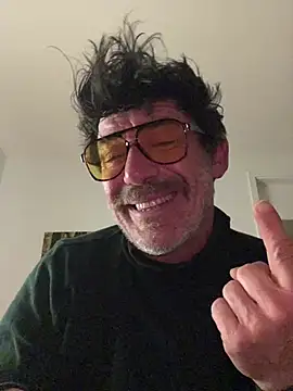 Snapshot of maxximere chatting on February 18, 1:25 am maxximere online show from February 18, 1:25 am