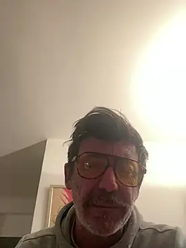 Snapshot of maxximere chatting on February 18, 11:34 pm maxximere online show from February 18, 11:34 pm