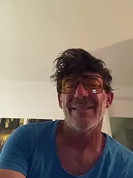 Snapshot of maxximere chatting on June 30, 12:32 am maxximere online show from June 30, 12:32 am
