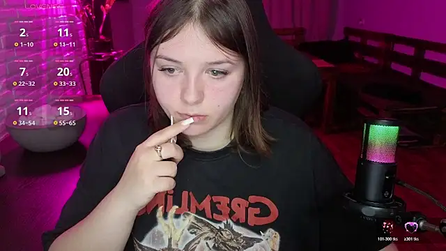 Snapshot of XNirvanaX chatting on June 19, 1:11 am XNirvanaX online show from June 19, 1:11 am