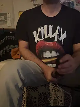 Snapshot of ilievmt84 chatting on March 15, 10:22 am ilievmt84 online show from March 15, 10:22 am