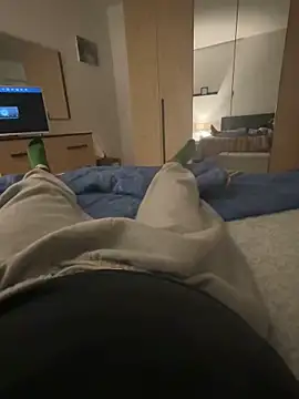 Snapshot of alex21017 chatting on December 3, 10:12 pm alex21017 online show from December 3, 10:12 pm