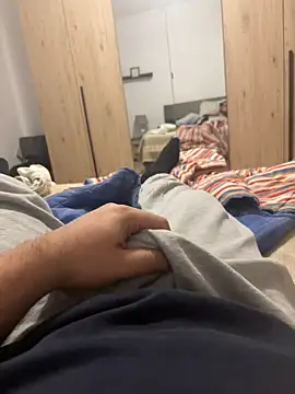 Snapshot of alex21017 chatting on February 5, 10:55 pm alex21017 online show from February 5, 10:55 pm