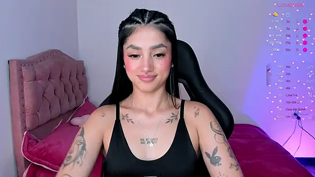 Snapshot of Lizzie_corner_v chatting on May 28, 2:52 am Lizzie corner v online show from May 28, 2:52 am