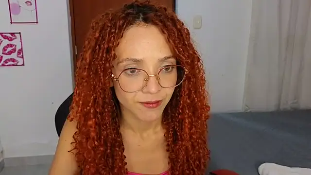 Snapshot of SexyLeilaa chatting on November 8, 1:09 am SexyLeilaa online show from November 8, 1:09 am