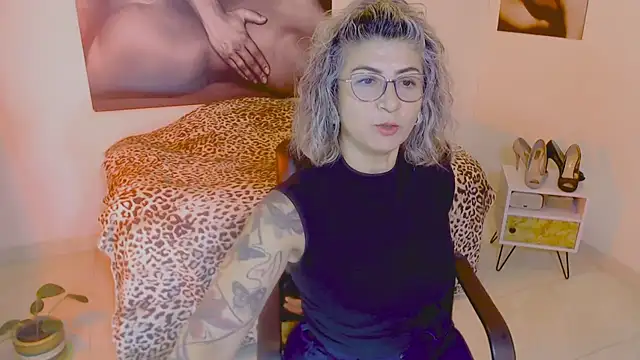 Snapshot of agnes_blackmoree chatting on January 12, 3:28 am agnes blackmoree online show from January 12, 3:28 am