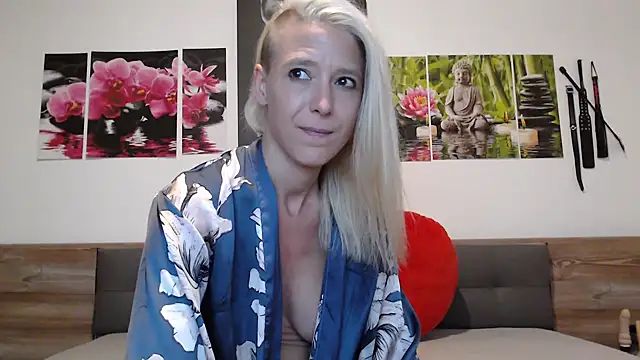 Snapshot of Naschkatze01 chatting on September 26, 4:14 pm Naschkatze01 online show from September 26, 4:14 pm