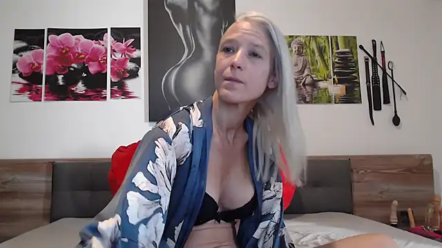 Snapshot of Naschkatze01 chatting on September 19, 5:11 am Naschkatze01 online show from September 19, 5:11 am