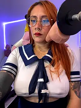 Luna Paris  online show from November 26, 11:05 pm