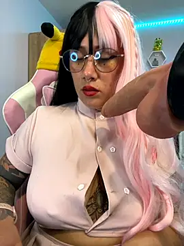 Luna Paris  online show from October 19, 8:33 pm