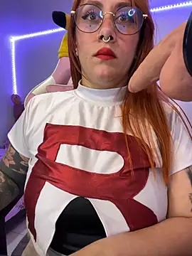 Luna Paris  online show from November 29, 11:05 pm