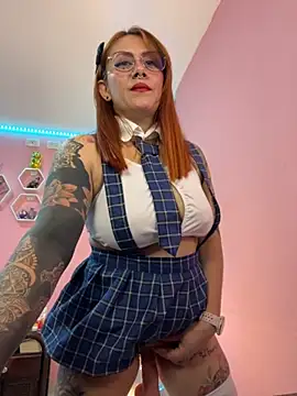 Luna Paris  online show from September 20, 11:21 pm