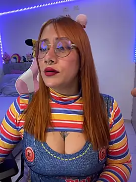 Luna Paris  online show from February 16, 3:43 pm