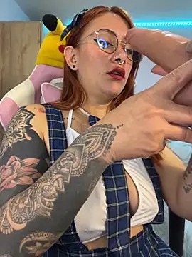 Luna Paris  online show from October 18, 9:28 pm