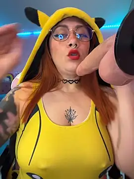 Luna Paris  online show from October 8, 9:59 pm