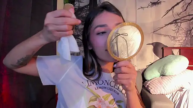 Snapshot of annyluna1 chatting on December 15, 11:42 pm annyluna1 online show from December 15, 11:42 pm