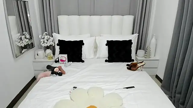 Snapshot of LustfulMonica chatting on November 30, 11:00 am LustfulMonica online show from November 30, 11:00 am