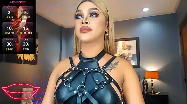 BitchyTYRA online show from March 12, 12:09 am