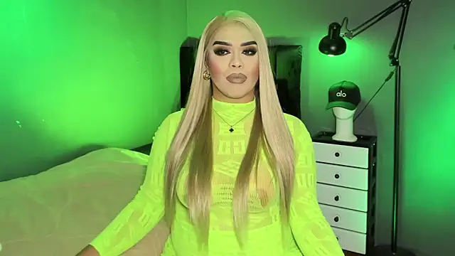 VictoriaEliz online show from May 3, 4:10 pm