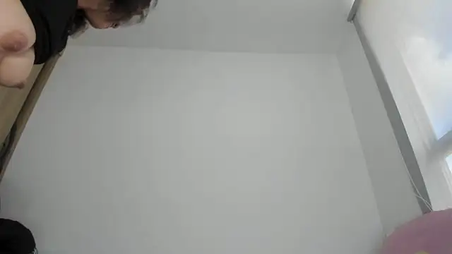 candyhotsquirt xx online show from April 3, 1:39 pm