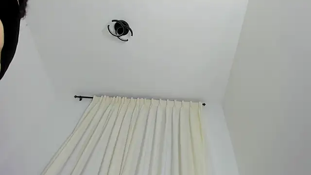 candyhotsquirt xx online show from April 18, 11:16 pm