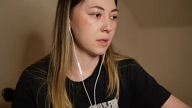 chibi moon  online show from December 1, 8:14 pm