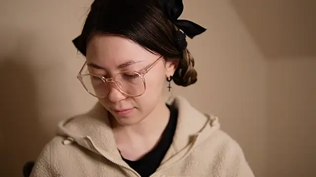 chibi moon  online show from December 14, 4:30 pm