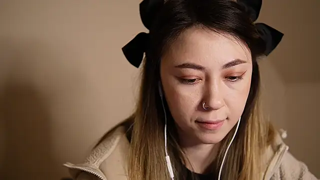 chibi moon  online show from December 11, 8:07 pm